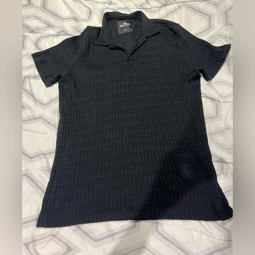 Hollister XL ribbed black polo for any day wear